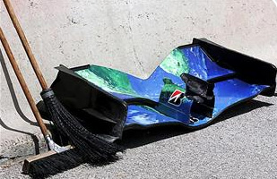 El Honda a la basura