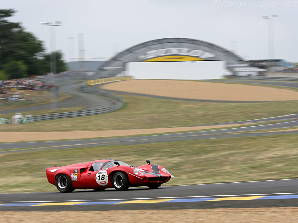 Lola-T70-Mk3-Coupe-Chevrolet_3
