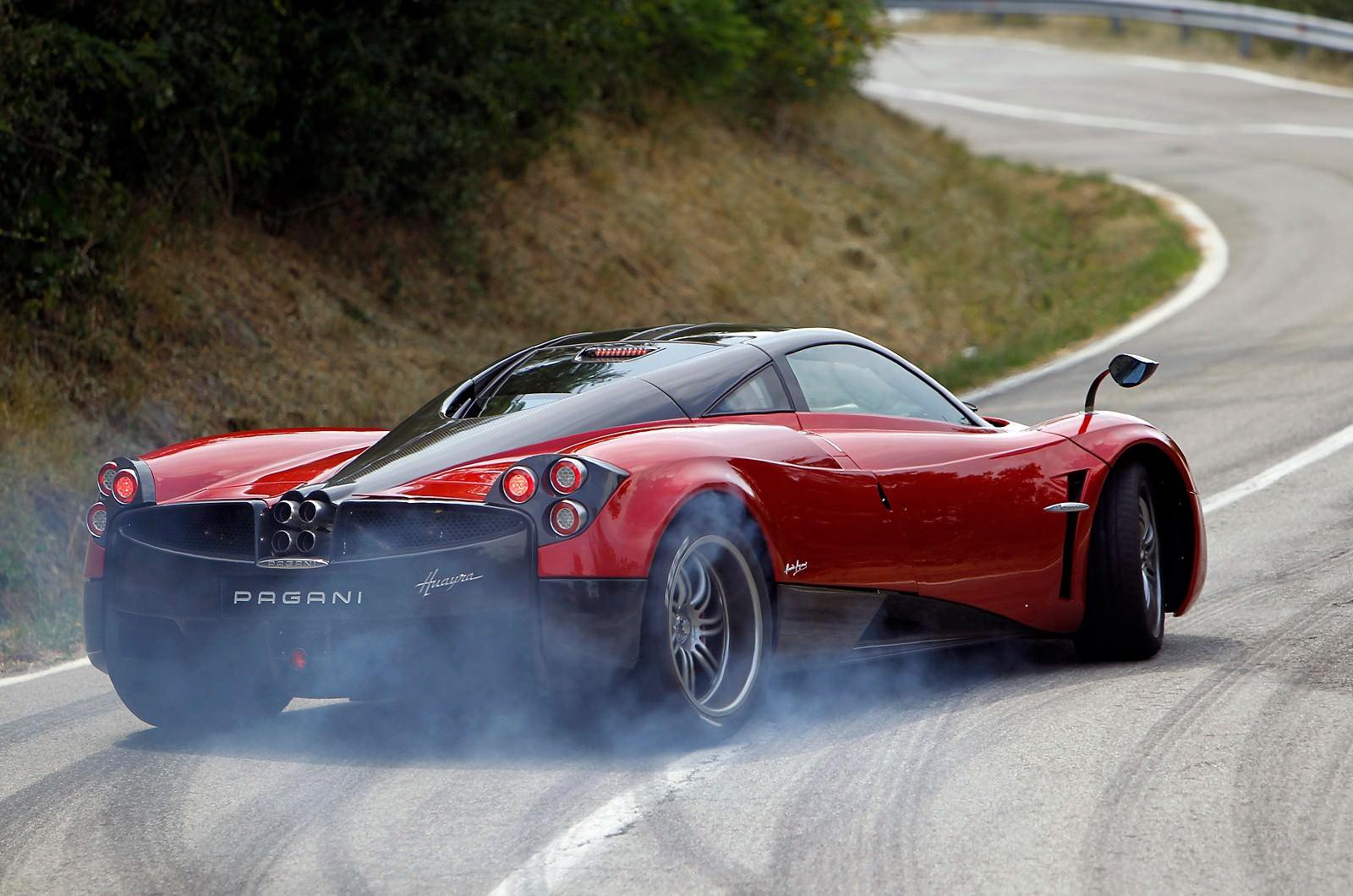 29-epic-red-pagani-huayra-drifting